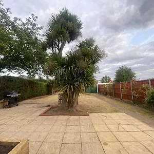 Holiday home Dallas House - Easy Links To Lhr And London